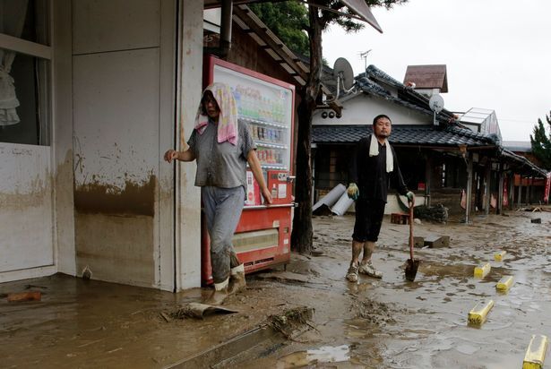 Япония и Китай ушли под воду: есть погибшие, эвакуированы тысячи людей