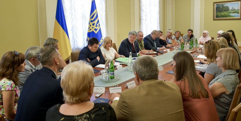 Встреча президента Петра Порошенко с родственниками украинских политзаключенных
