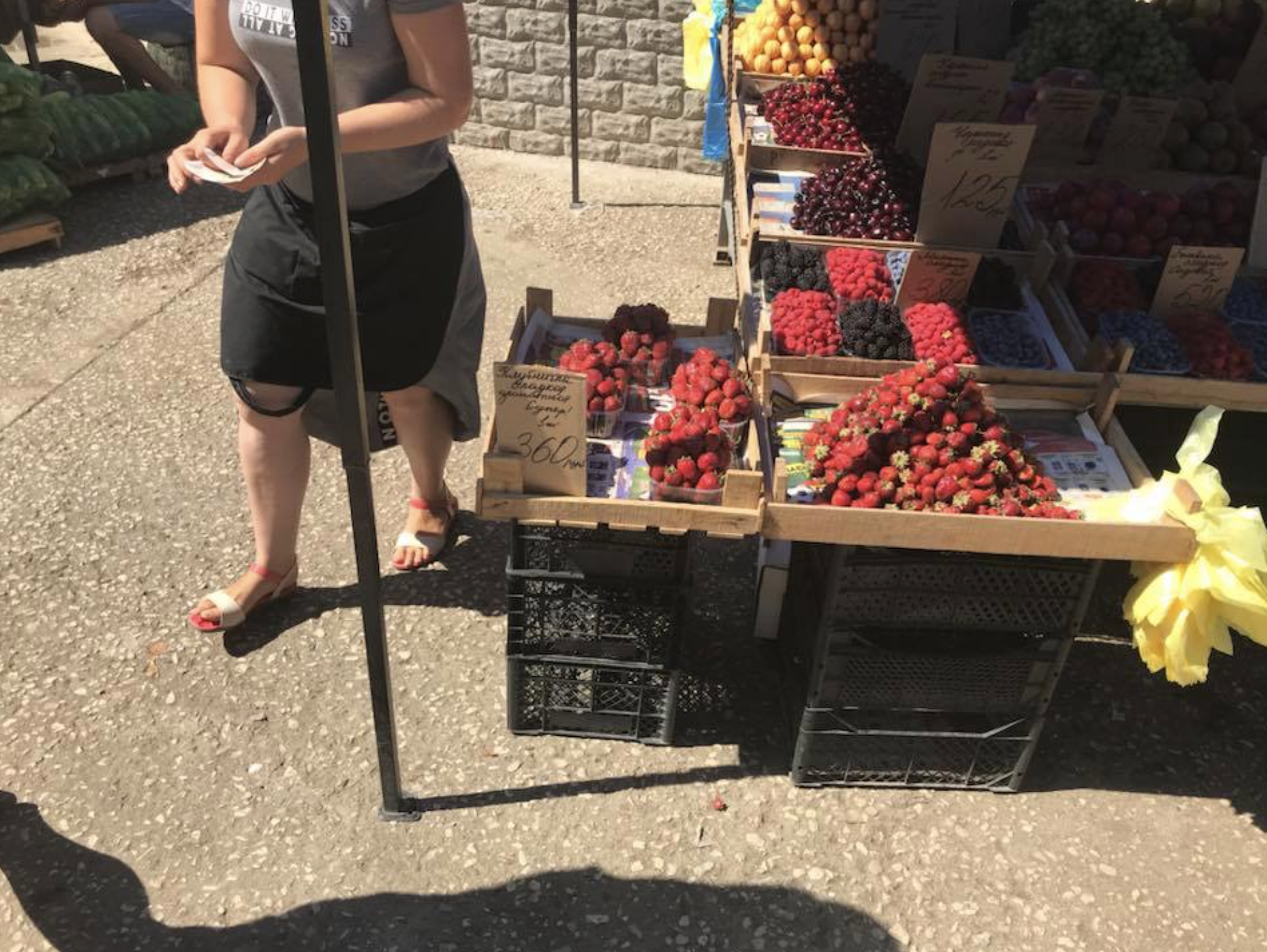 "Згниє від жадібності": в мережі показали захмарні ціни на фрукти в Криму