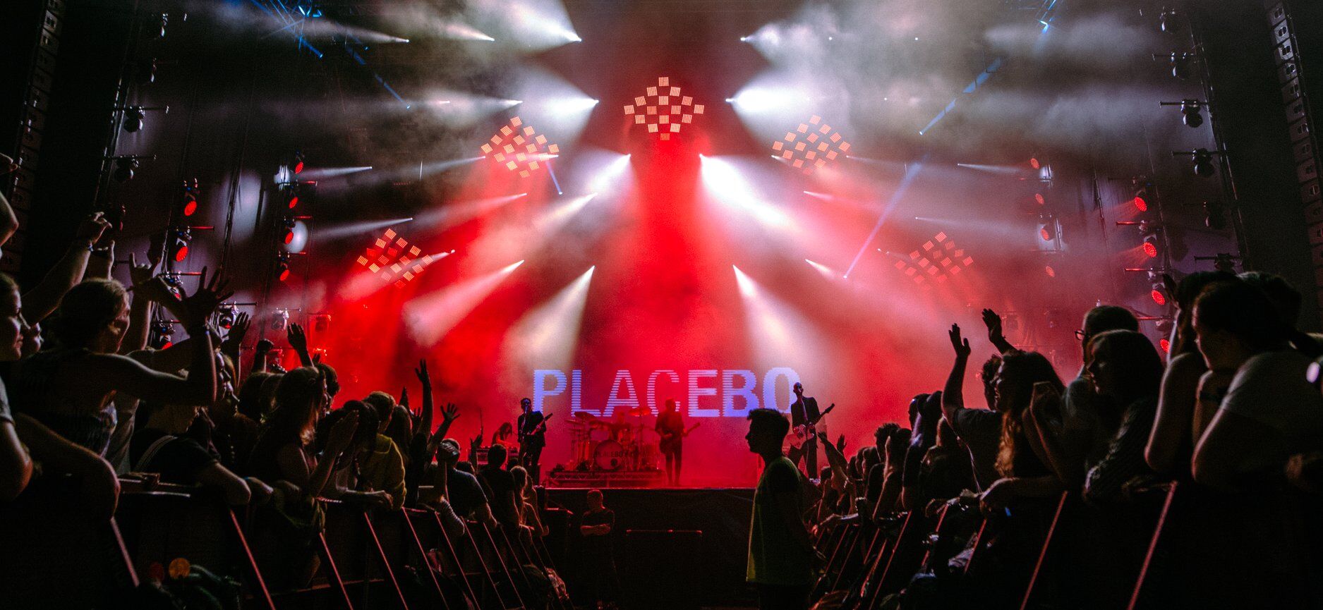 "Боже, храни Atlas Weekend": как выступили культовые Placebo