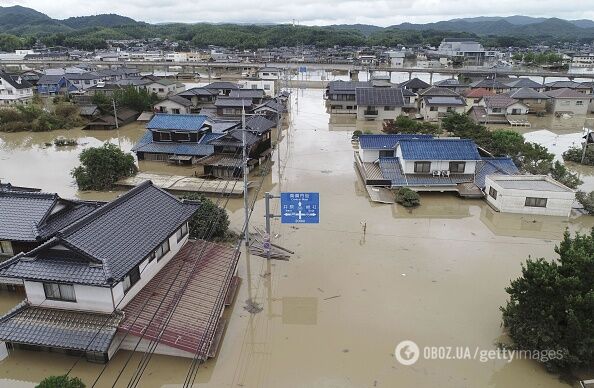 Японию накрыло смертельное наводнение: число жертв достигло 100