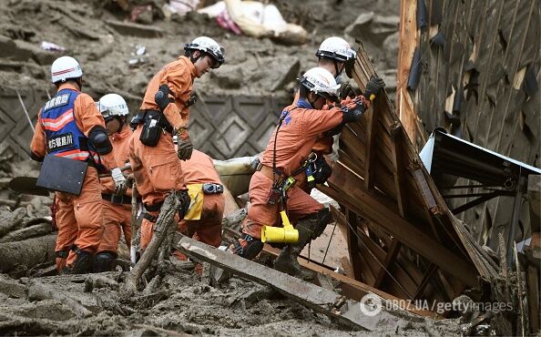 Японию накрыло смертельное наводнение: число жертв достигло 100