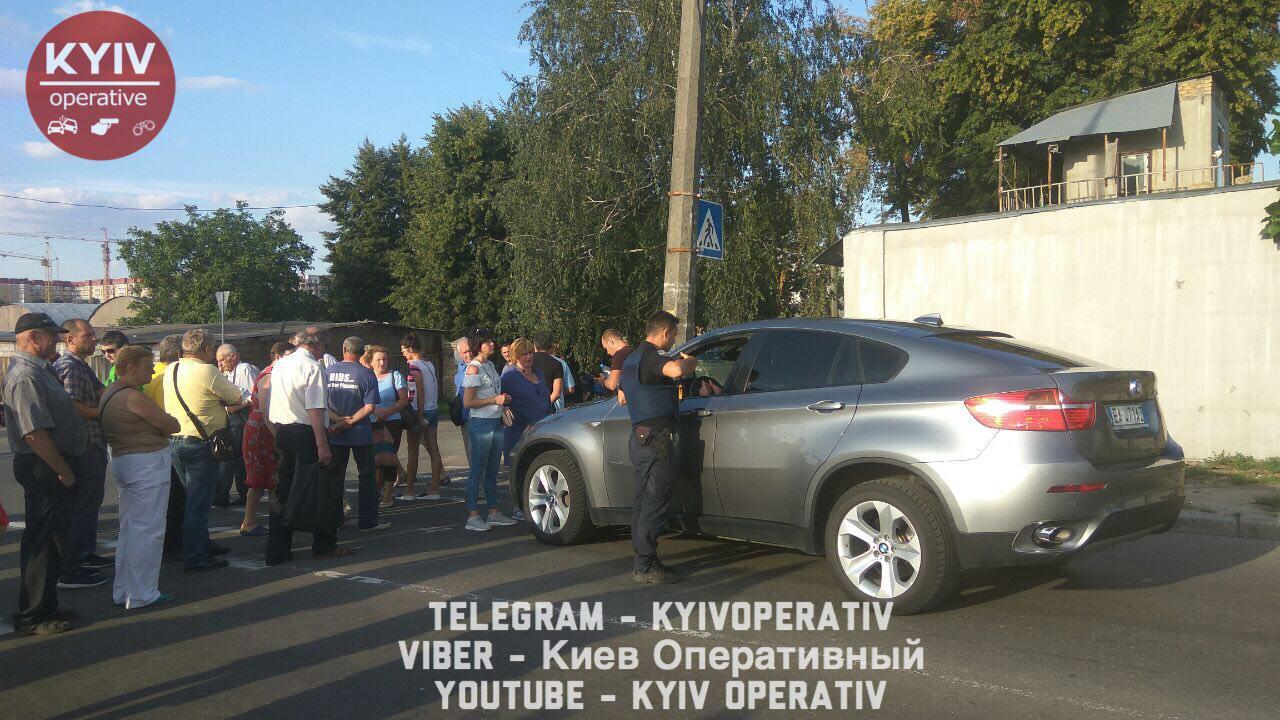 В Киеве подстрелили мужчину: подробности "гаражного протеста"