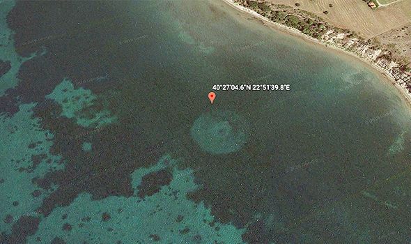 Біля берегів Греції виявили загадковий підводний об'єкт: фото з супутника