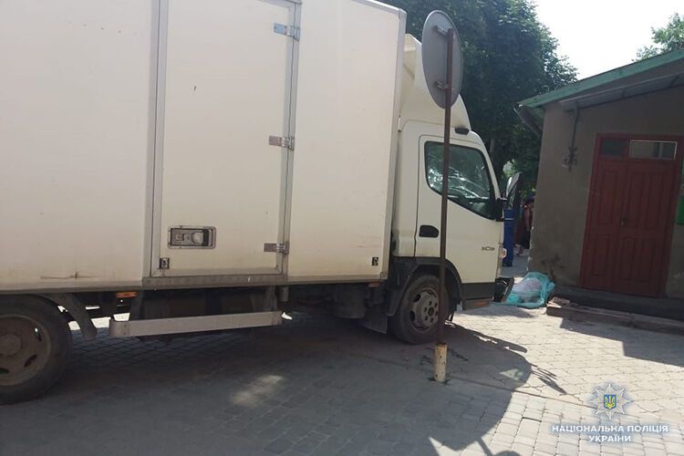 Смертельное ДТП на Тернопольщине: грузовик сбил на тротуаре мать с ребенком