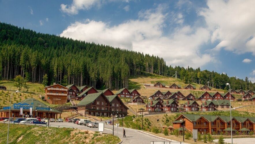 "Ціни на рівні Швейцарії": соцмережі активно обговорюють вартість відпочинку на Буковелі "Ціни на рівні Швейцарії": соцмережі активно обговорюють вартість відпочинку на Буковелі