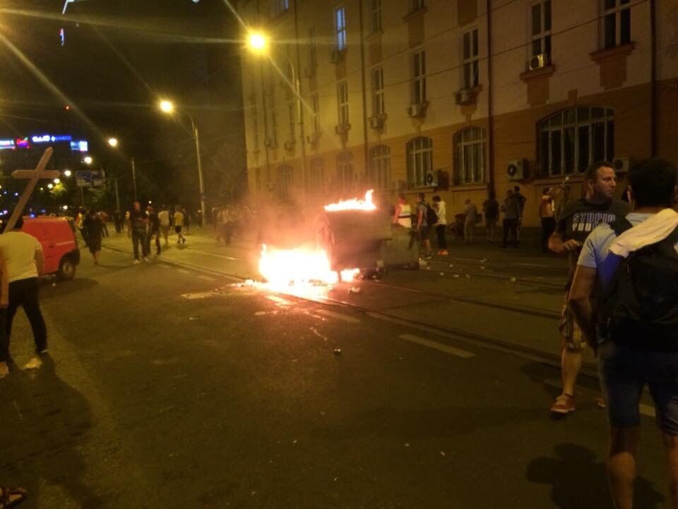 Бухарест охопили масові акції протесту: понад 400 постраждалих. Фото і відео