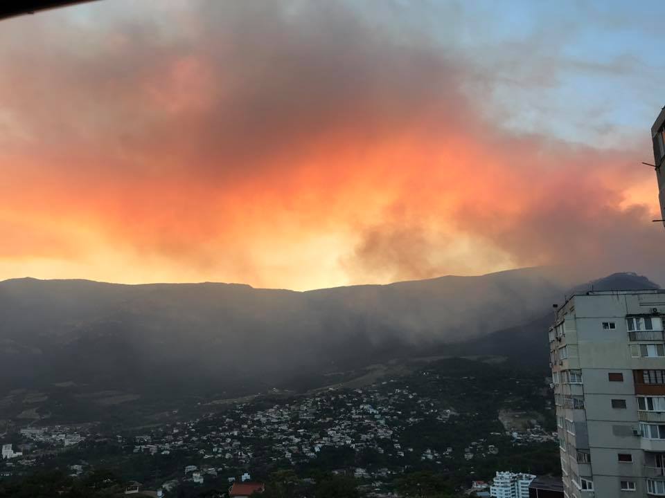 Настоящий ад: в Крыму опасно увеличились масштабы пожара