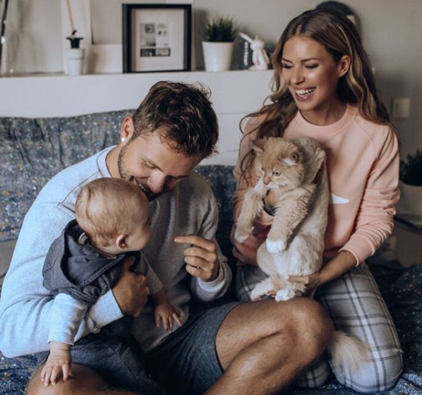 Задовольняла на колінах в туалеті: спливли подробиці розлучення головної пари “Фабрики зірок”