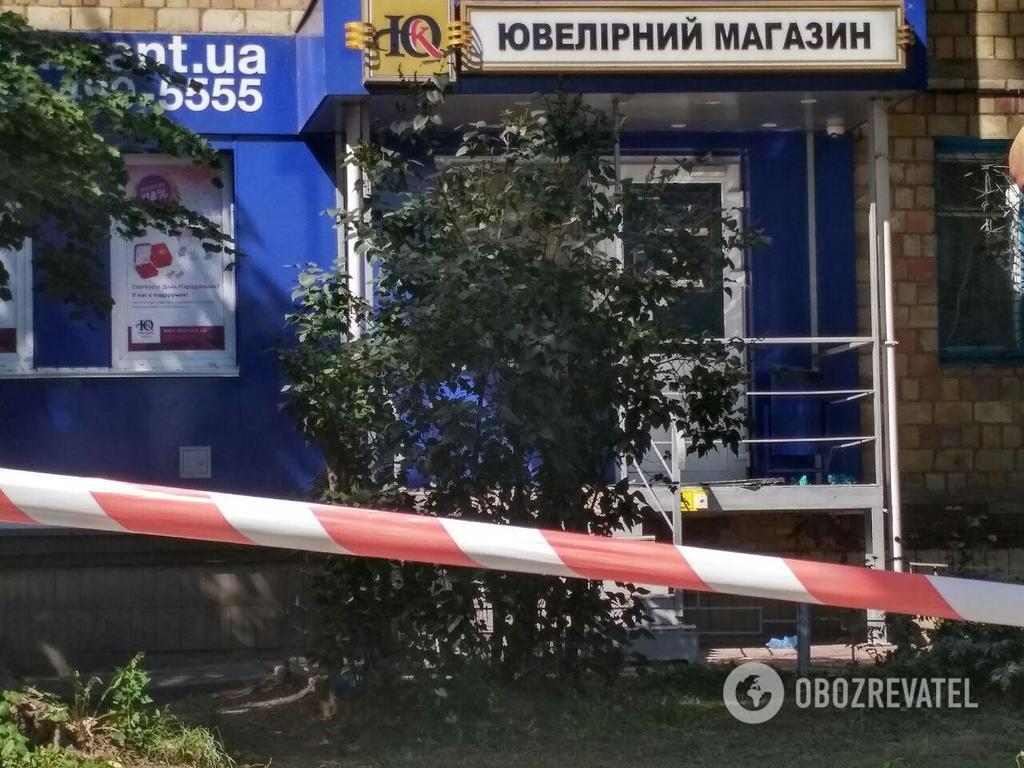 Збройний напад на "ювелірку" у Києві: з'явилися нові подробиці смертельної НП 