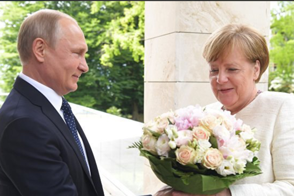 Путин и Меркель на встрече в Сочи