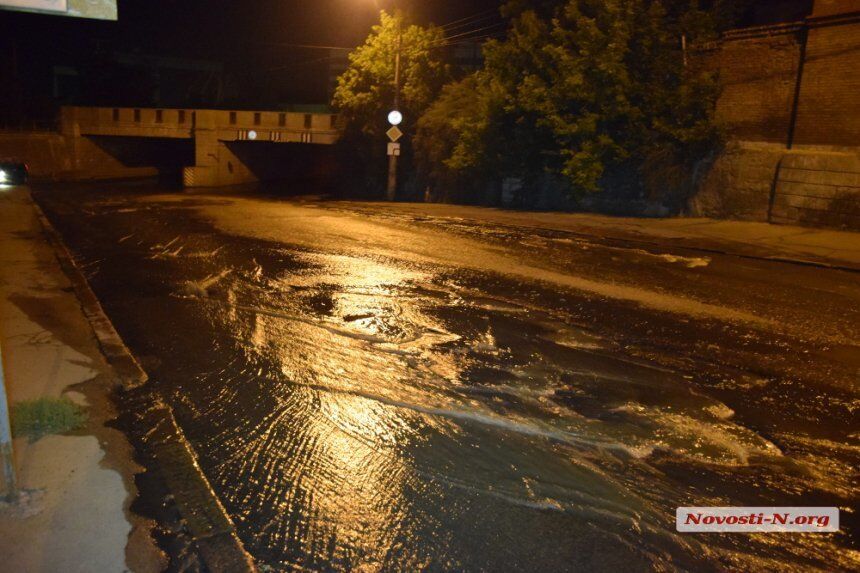 "Фекальный ад" в Николаеве: в городе произошел масштабный прорыв канализации