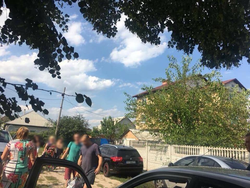 Насильно тримали і пхали ліки: в центрі під Києвом знущалися над людьми. Опубліковані фото