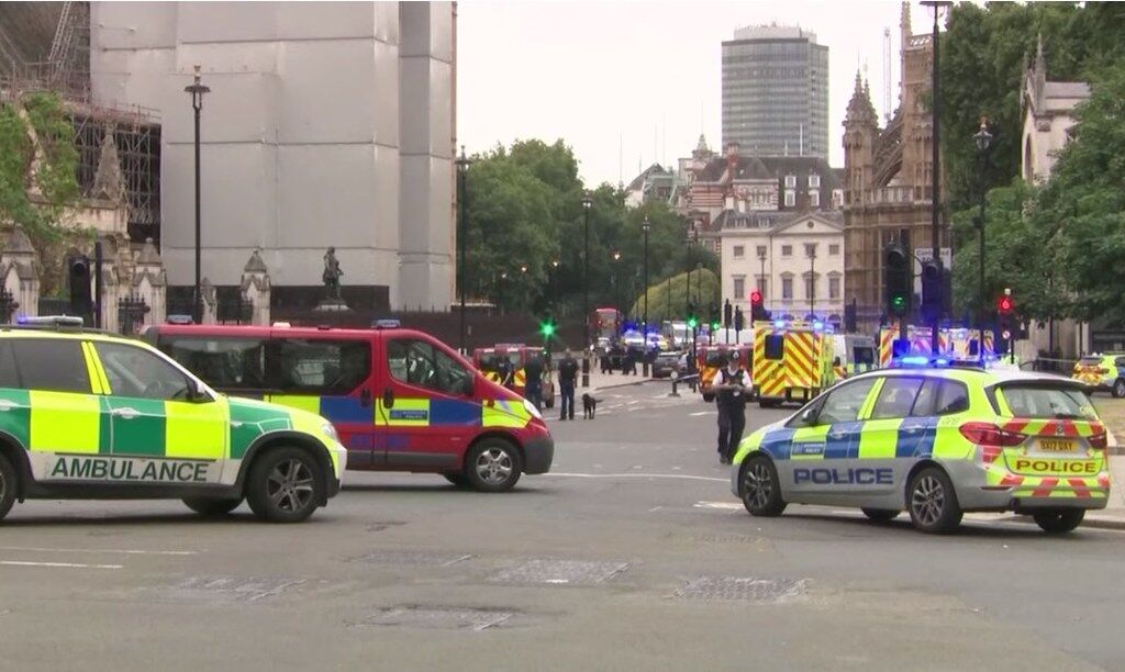 У центрі Лондона стався теракт: опубліковані перші фото і відео з місця НП