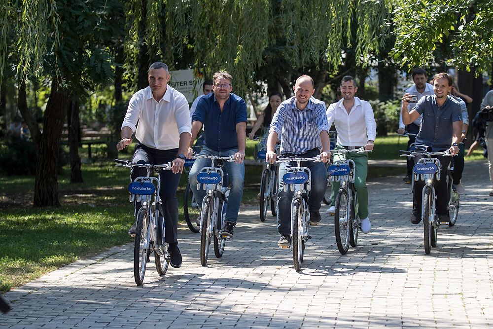 Кличко протестував нову систему велопрокату в Києві