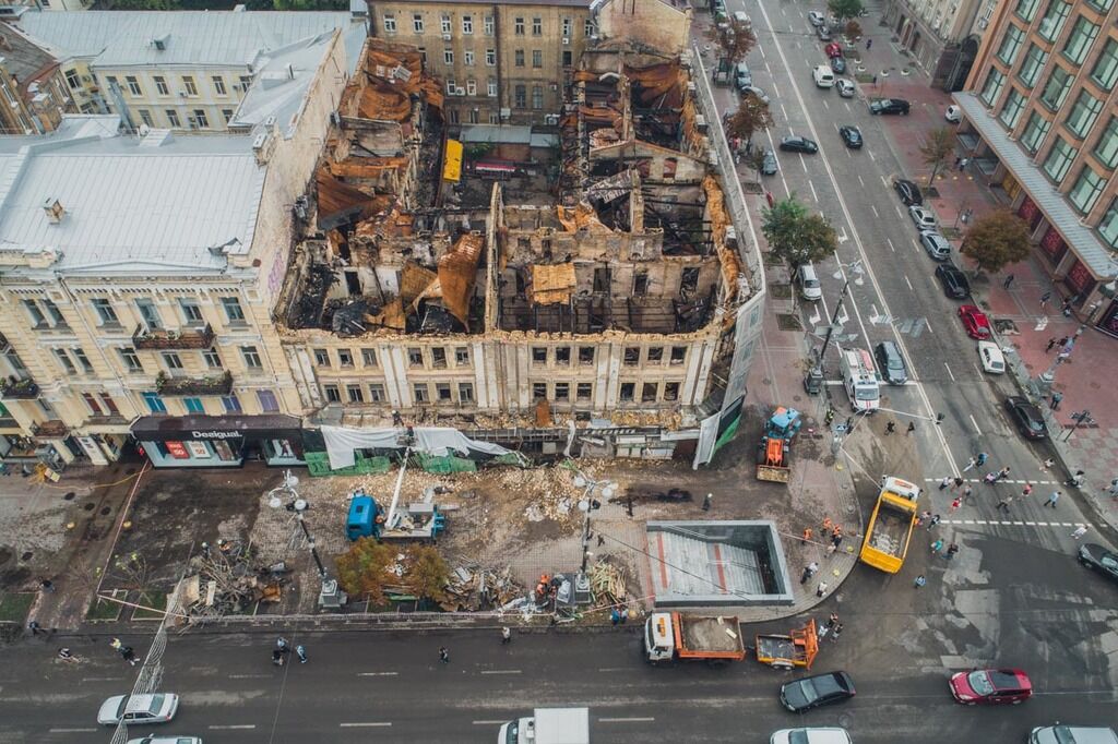 Ночная буря обрушила известное здание в центре Киева: появились фото и видео