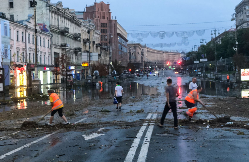 Наслідки зливи в центрі Києва