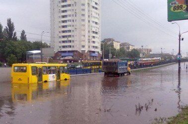 "А які це роки?" Знімки масштабного потопу в Києві викликали резонанс у мережі