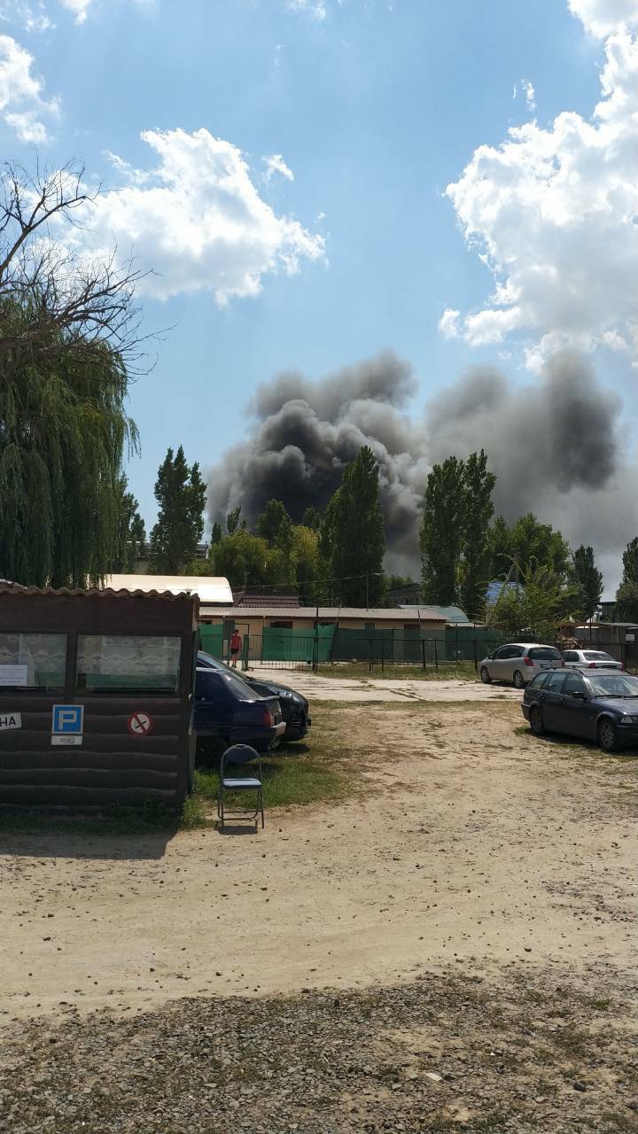 На відомому українському курорті сталася масштабна пожежа: є постраждалі