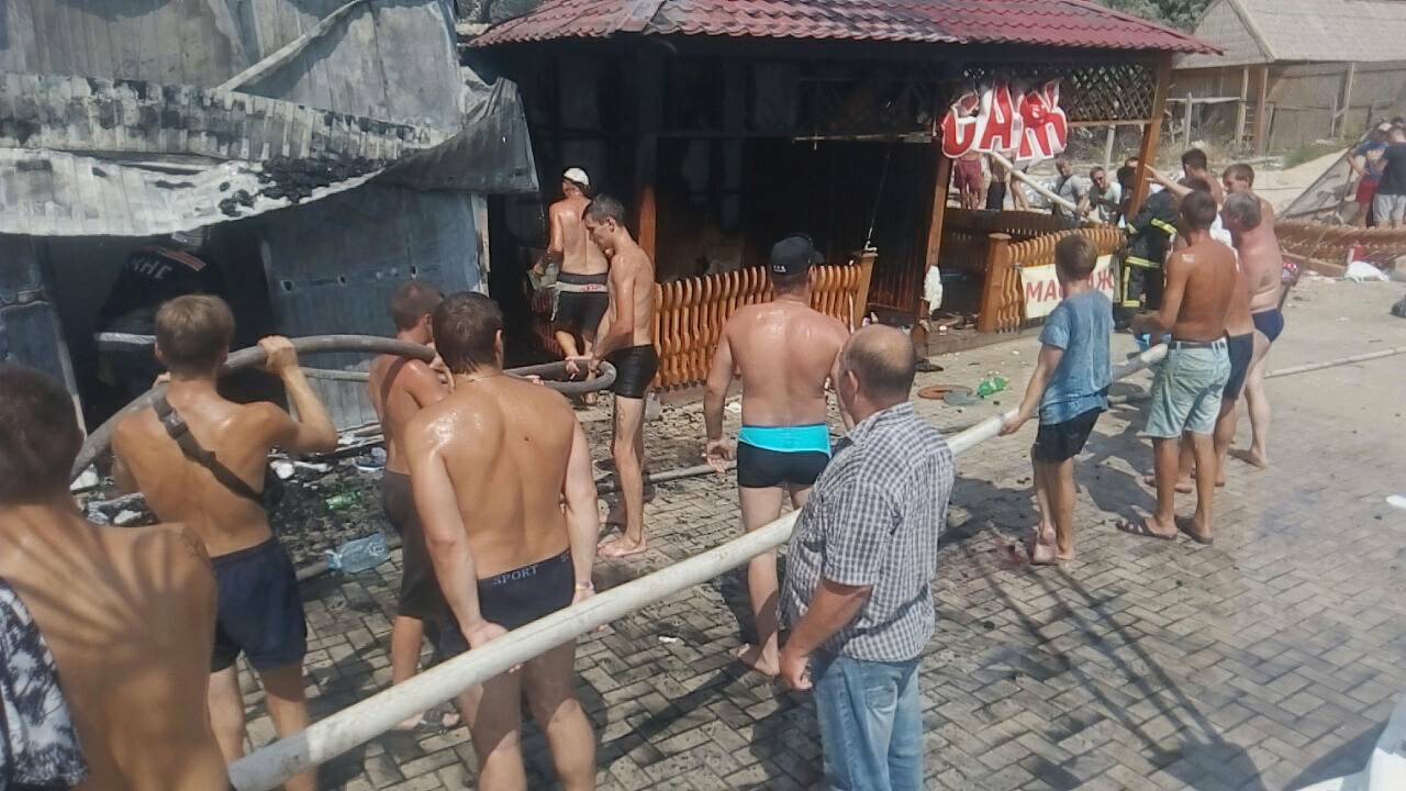 На відомому українському курорті сталася масштабна пожежа: є постраждалі