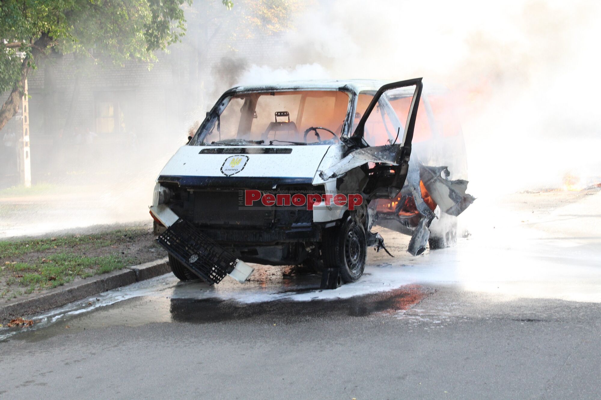 В Каменском взорвали авто с депутатом: первые фото и видео