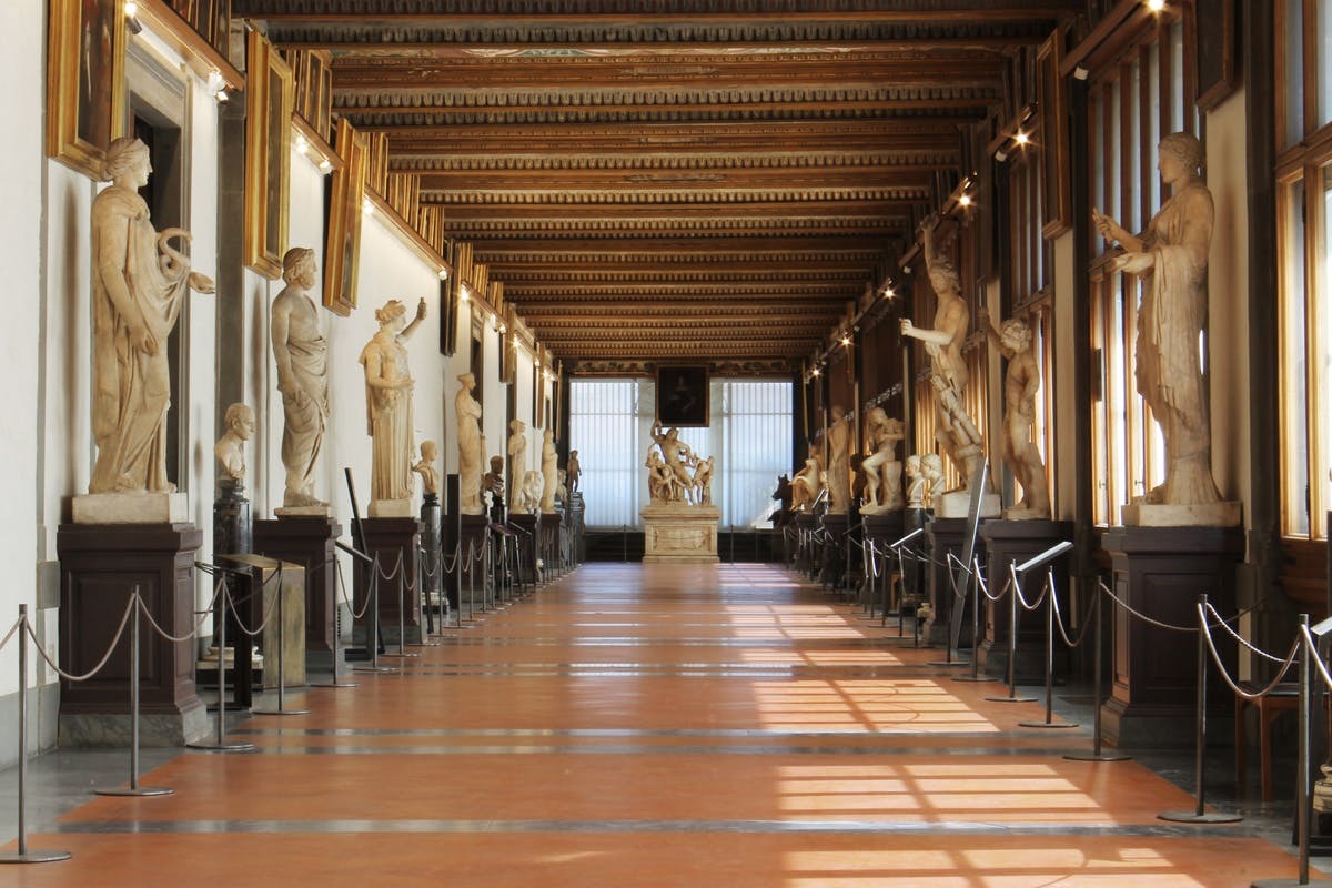 Легендарная галерея Флоренции: что смотреть и как не простоять в очереди весь день
