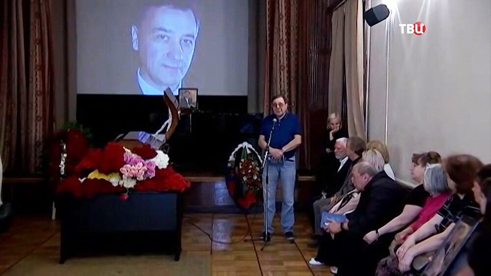 "Він їм дарував душу!" Ротару і Пугачова оскандалилися через смерть поета Росії