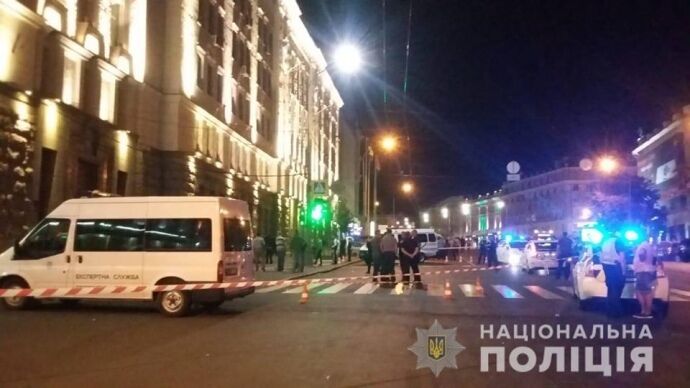 На мэрию Харькова напали: ранен охранник и погиб полицейский. Все подробности