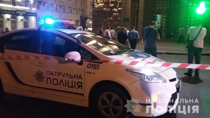  На мэрию Харькова напали: ранен охранник и погиб полицейский. Все подробности 