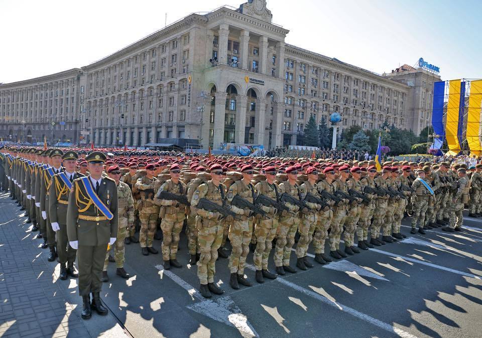 "Честь стоять в одной шеренге": Порошенко сделал заявление на репетиции парада в Киеве
