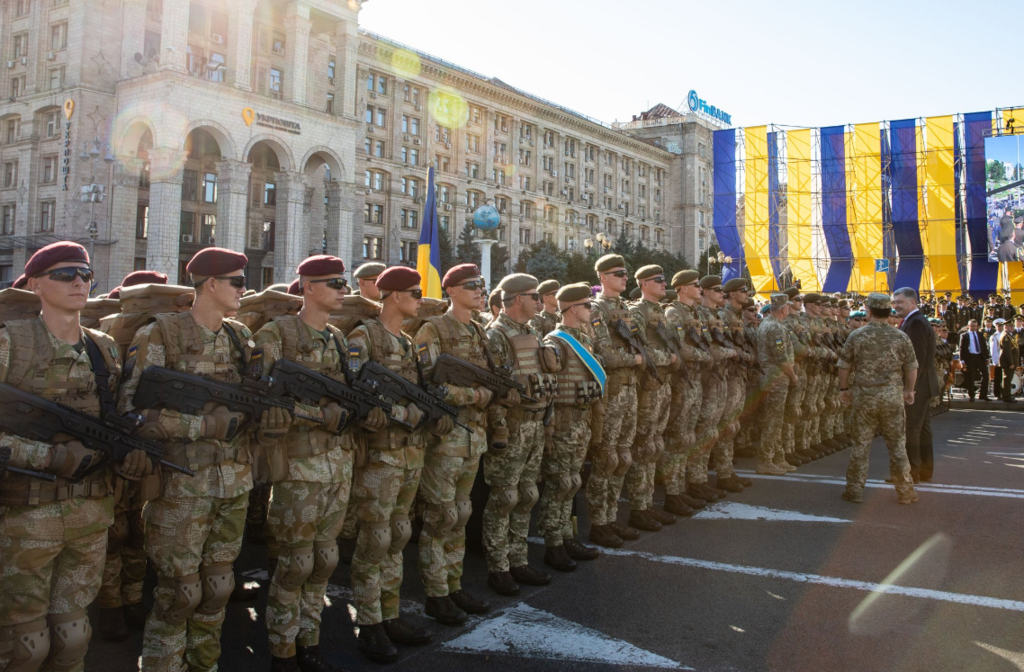 "Честь стоять в одной шеренге": Порошенко сделал заявление на репетиции парада в Киеве