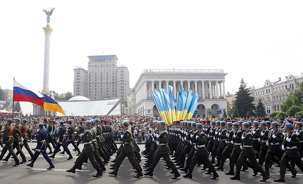 "За дедов": в сети всплыло знаковое видео парада при Януковиче