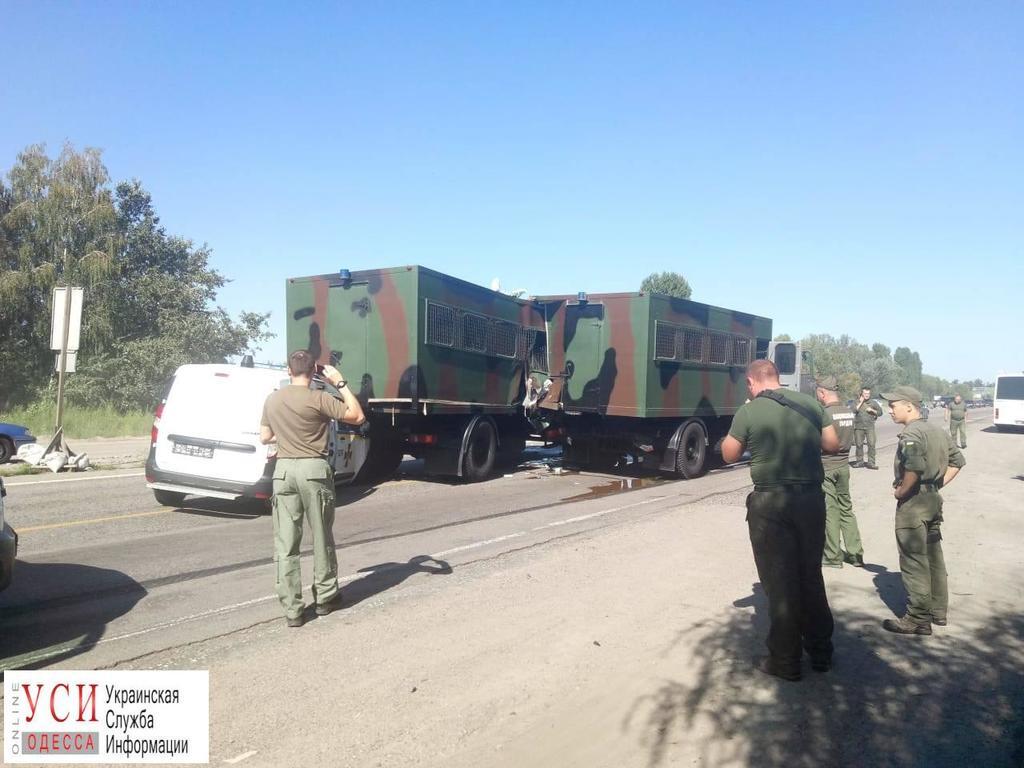 Під Києвом одеські Нацгвардійці потрапили у масштабну ДТП: з'явилися перші фото