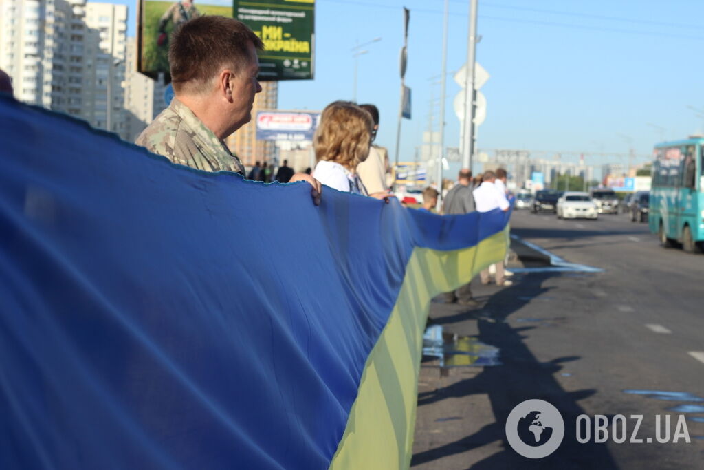 В Киеве развернули самый длинный флаг Украины: эксклюзивные фото