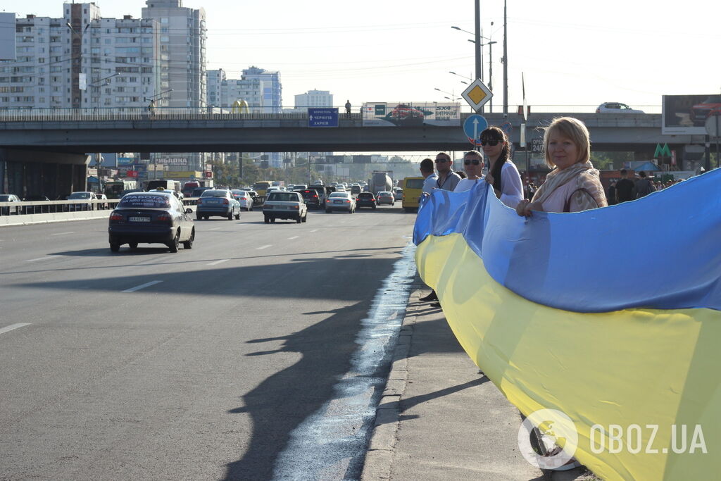 В Киеве развернули самый длинный флаг Украины: эксклюзивные фото