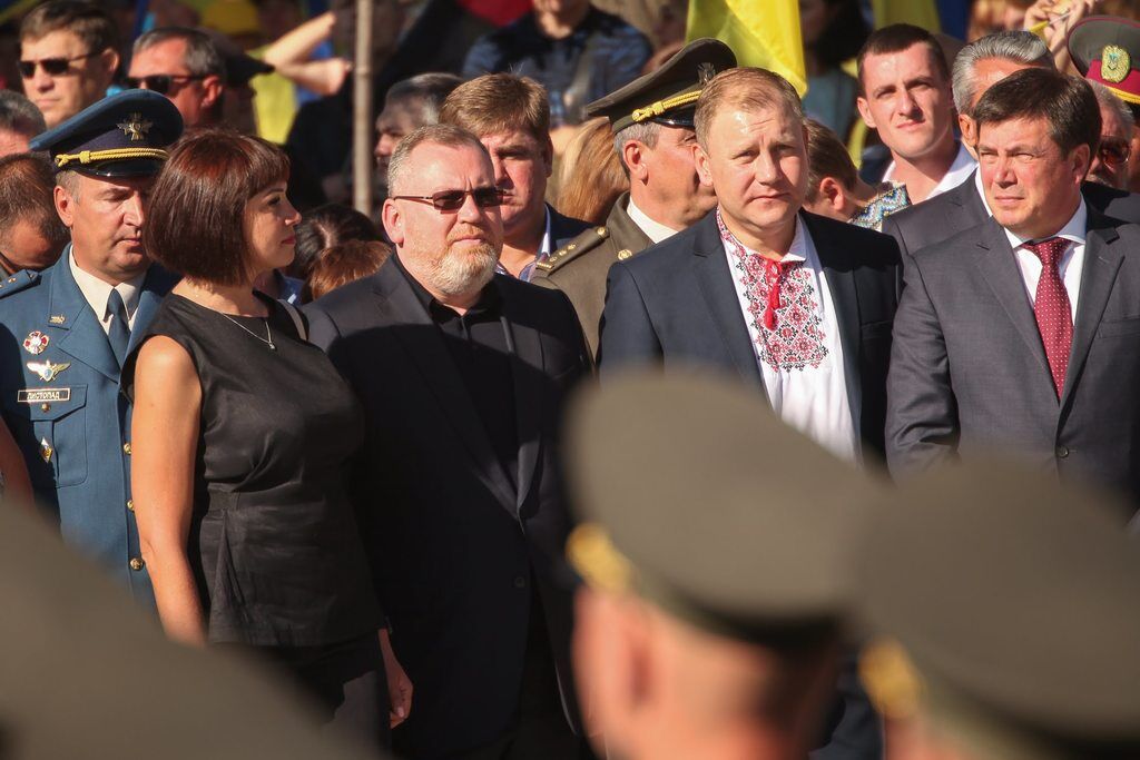 Порошенко і Резніченко у Дніпрі підняли найбільший прапор України на рекордну висоту