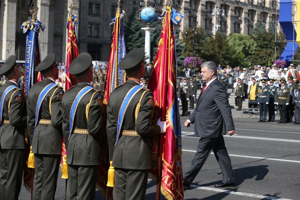 "Мы разрываем все узы с РФ": о чем говорил Порошенко на параде