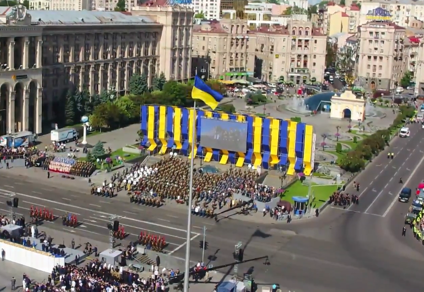 Парад у Києві стартував: перші кадри