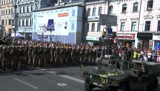 В Киеве стартовал парад ко Дню Независимости: первые кадры