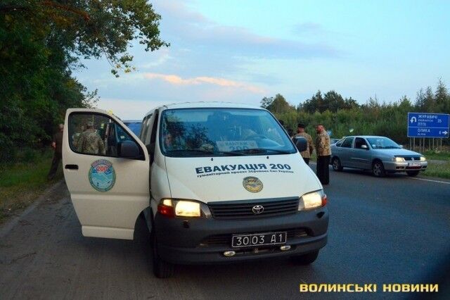 Плакали люди і небо: в Луцьку на колінах попрощалися із загиблим на Донбасі героєм