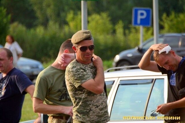 Плакали люди і небо: в Луцьку на колінах попрощалися із загиблим на Донбасі героєм