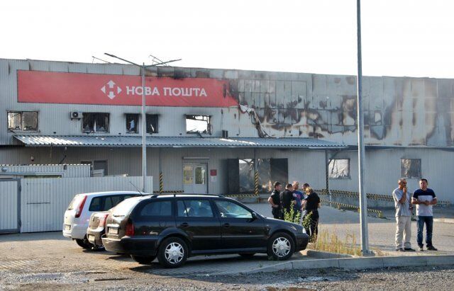 "Взрывы по всему городу": на Закарпатье сгорели склады "Новой почты"