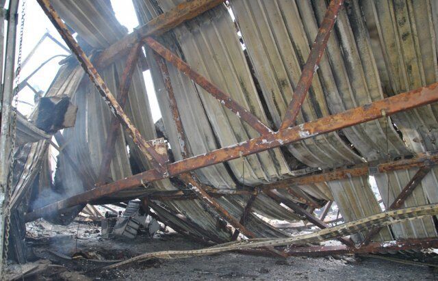 "Взрывы по всему городу": на Закарпатье сгорели склады "Новой почты"