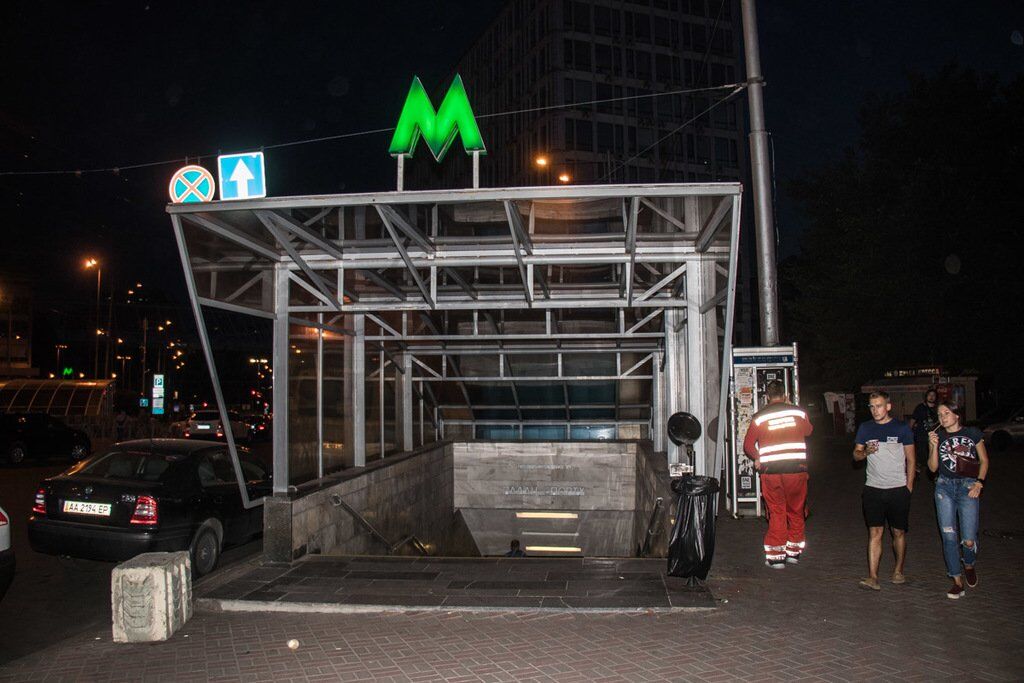 В Киеве девушка прыгнула под поезд метро: есть фото и видео