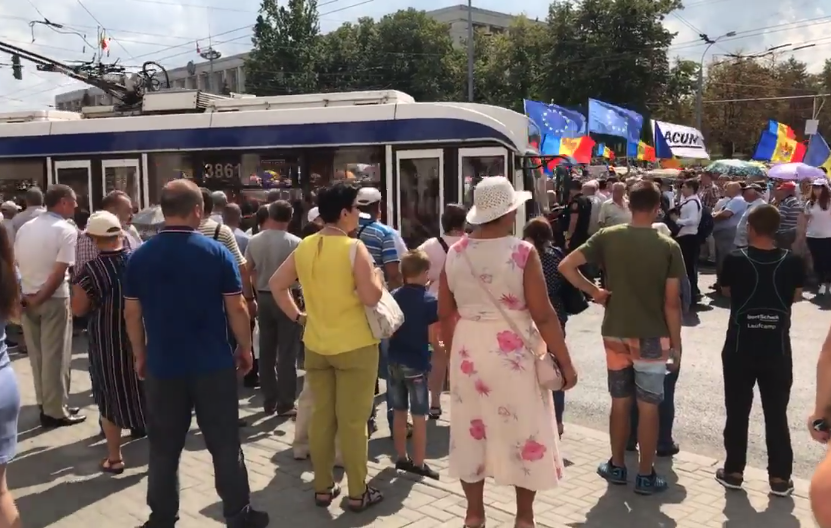 "Долой мафию!" Молдову охватили массовые протесты против власти