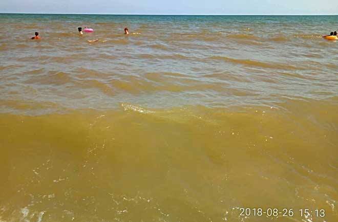  Вода в Черном море резко изменила цвет: фотофакт