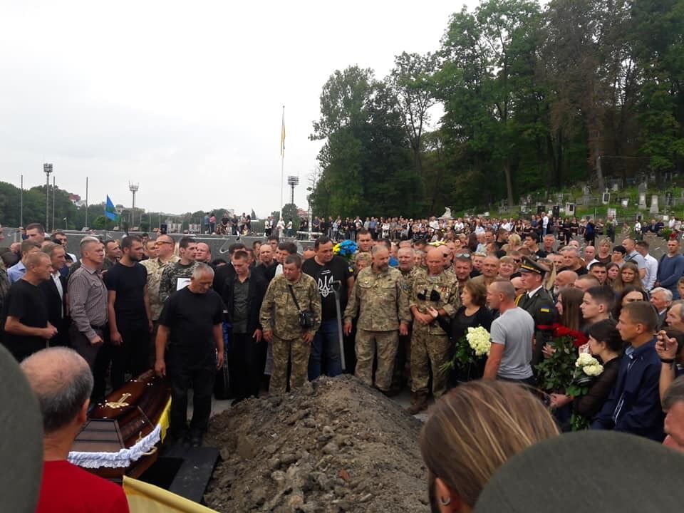 У Львові спробували зірвати похорон захисника України: що сталося