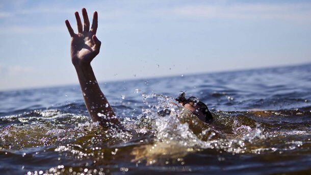 На запорожскому курорте едва не утонули трое мужчин