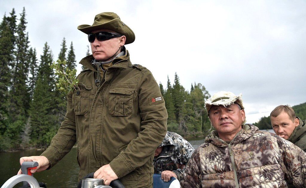 С любимым мужчиной: в сеть слили фото Путина с отдыха