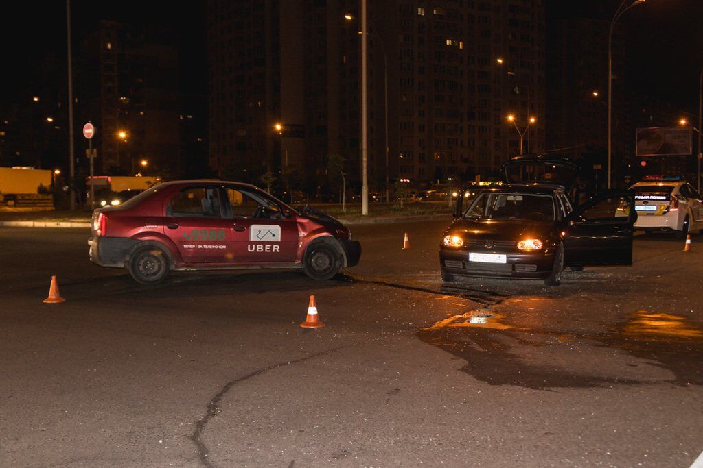У Києві авто Uber потрапило в ДТП: є постраждалі